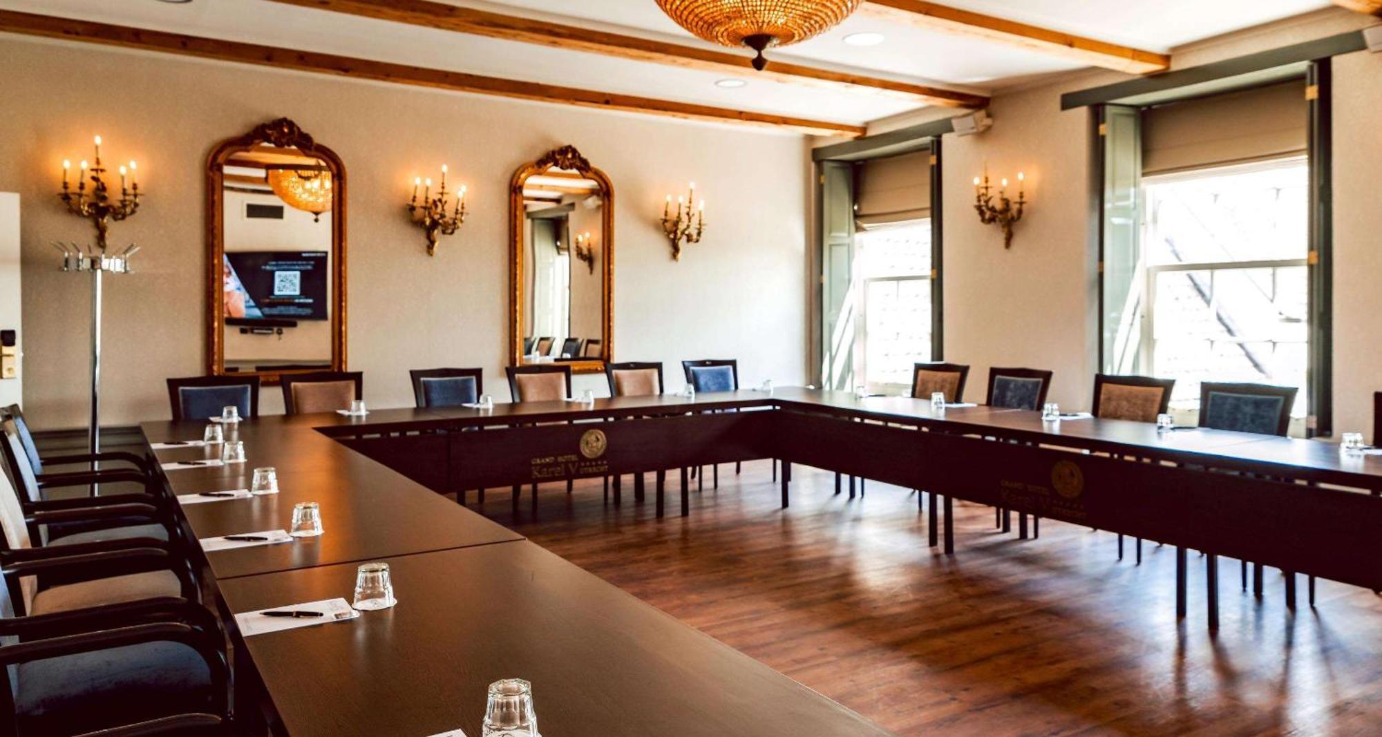 Grand Hotel Karel V Ουτρέχτη Εξωτερικό φωτογραφία The boardroom at the Royal Society