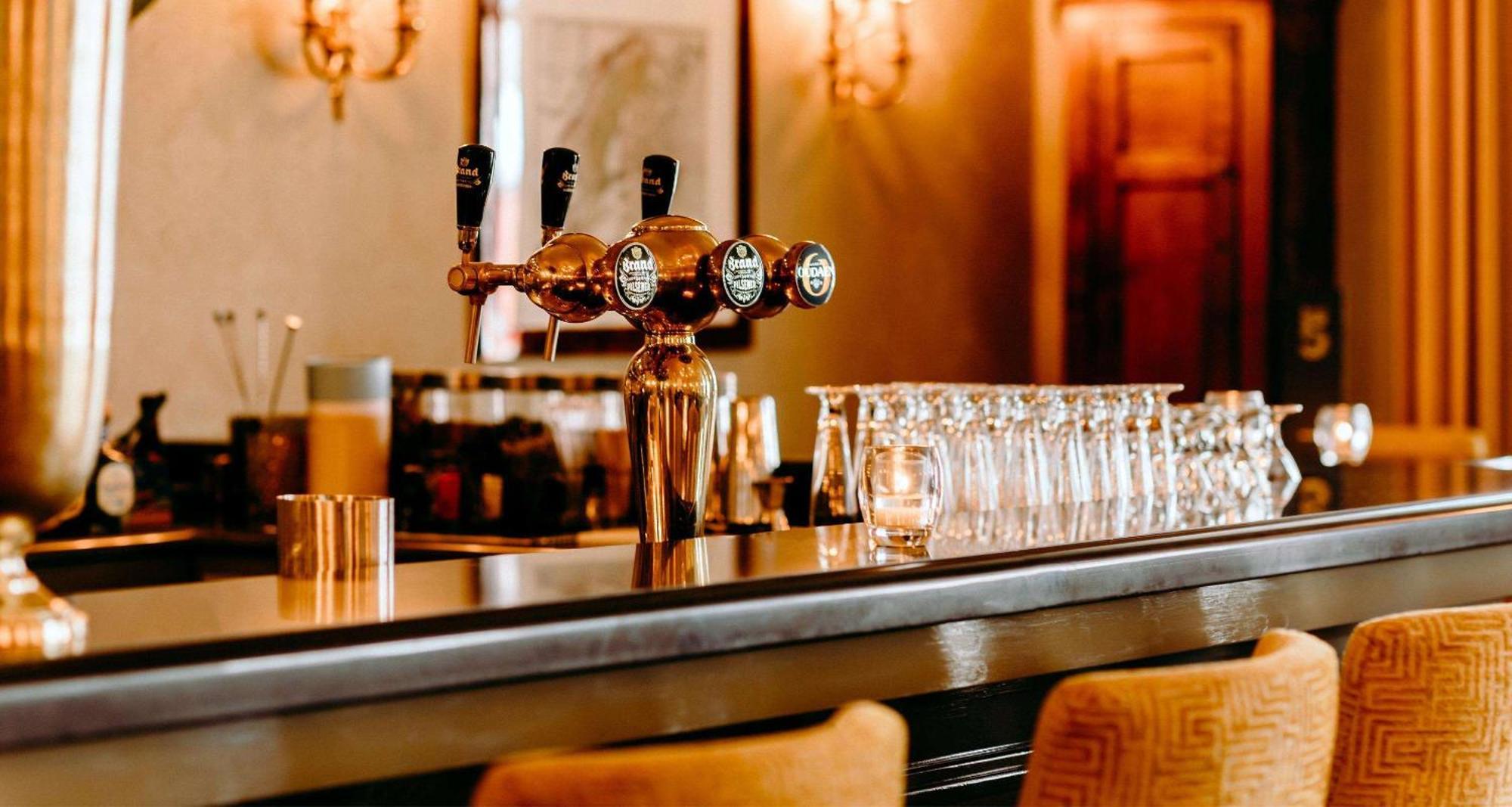 Grand Hotel Karel V Ουτρέχτη Εξωτερικό φωτογραφία Beer taps