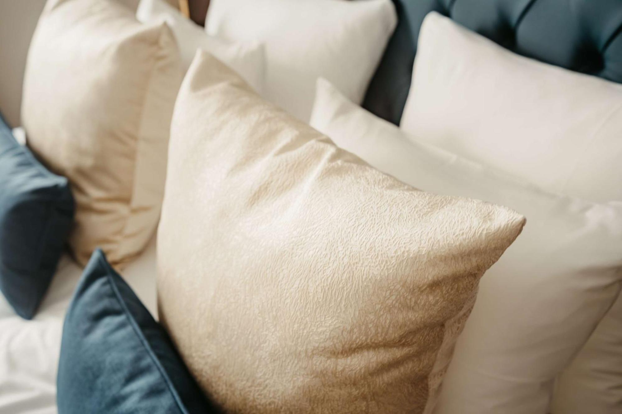 Grand Hotel Karel V Ουτρέχτη Εξωτερικό φωτογραφία Throw pillows