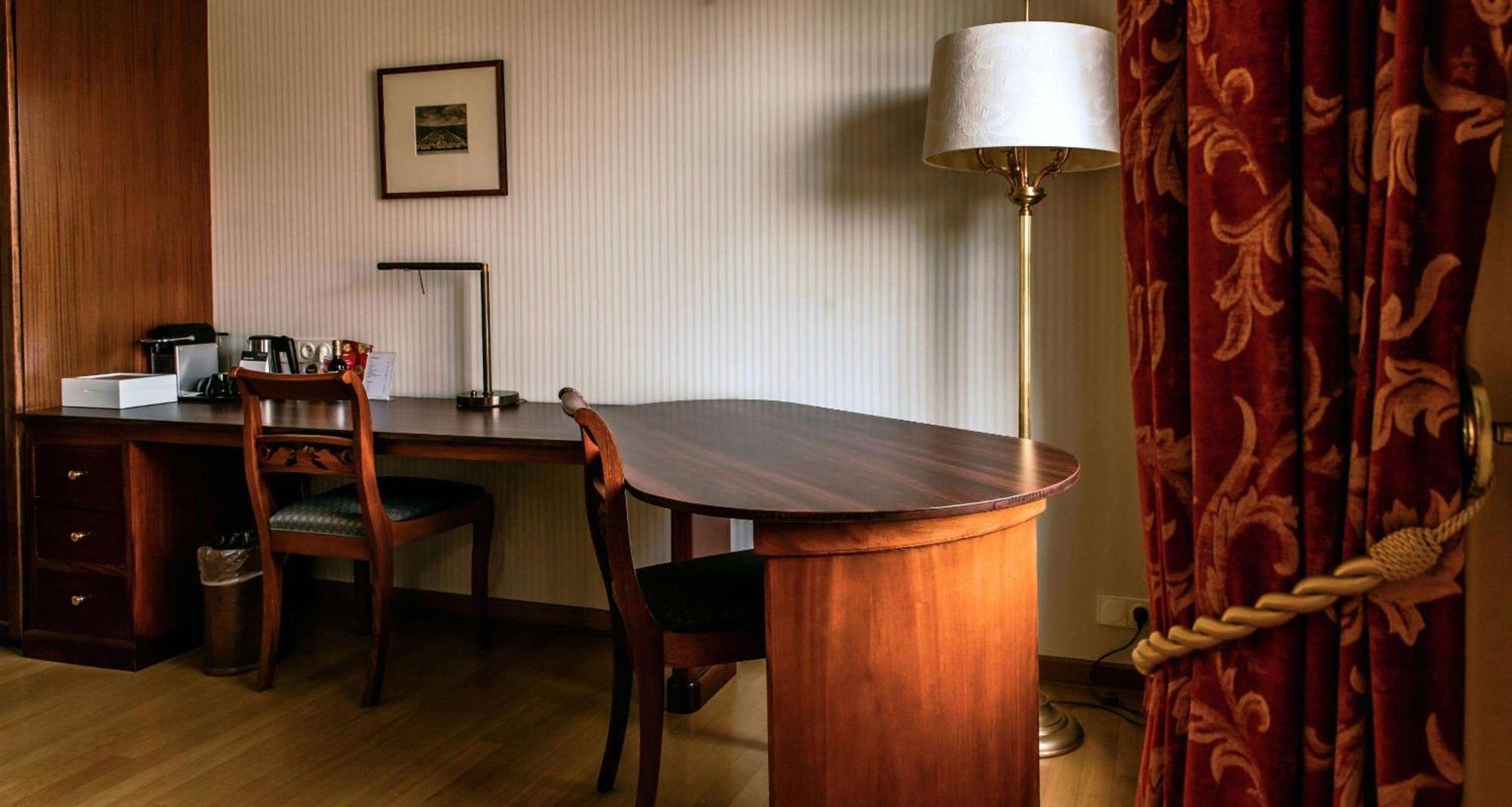 Grand Hotel Karel V Ουτρέχτη Εξωτερικό φωτογραφία A floor lamp