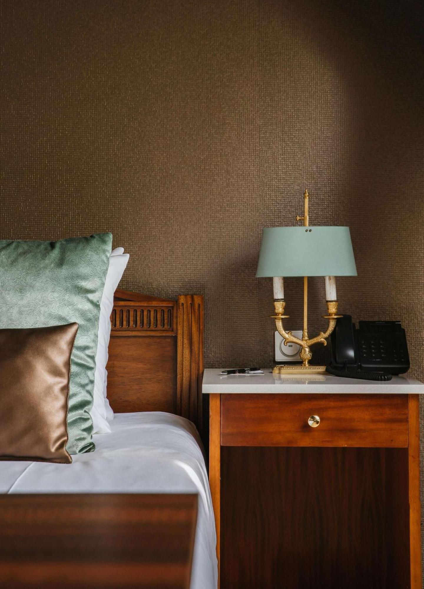 Grand Hotel Karel V Ουτρέχτη Εξωτερικό φωτογραφία A bedside table