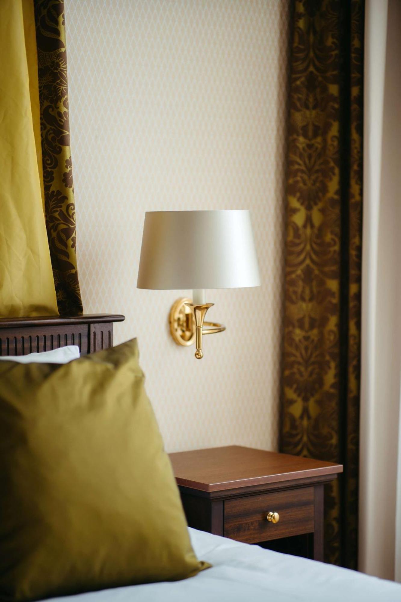 Grand Hotel Karel V Ουτρέχτη Εξωτερικό φωτογραφία A wall light