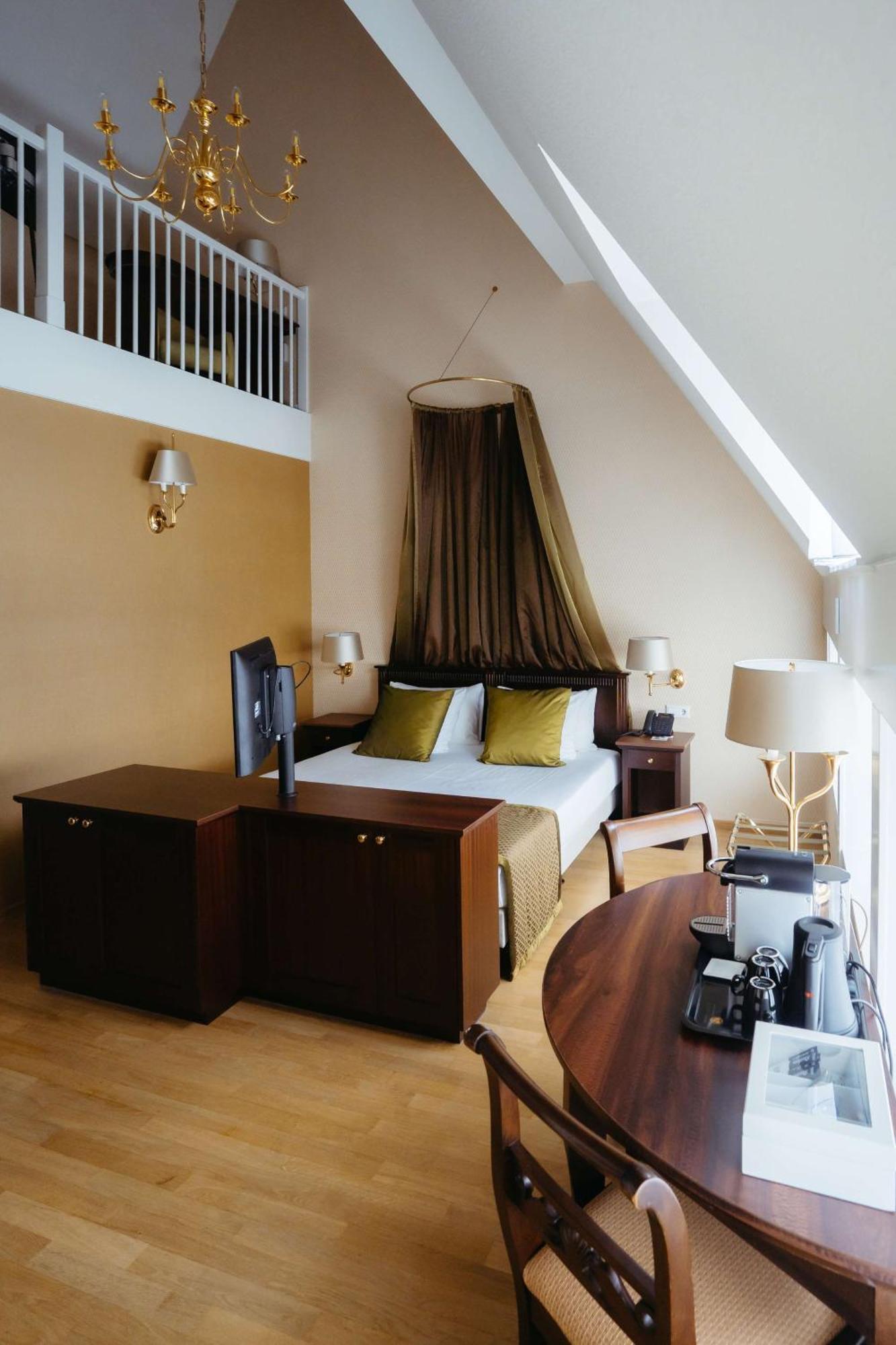 Grand Hotel Karel V Ουτρέχτη Εξωτερικό φωτογραφία A room at the hotel