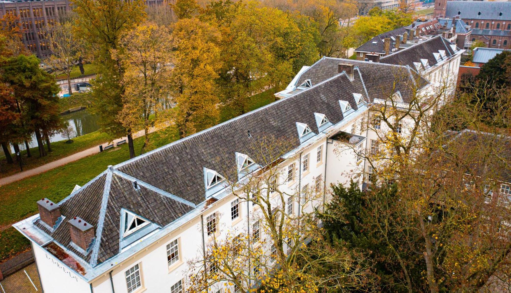 Grand Hotel Karel V Ουτρέχτη Εξωτερικό φωτογραφία The roof of the main building