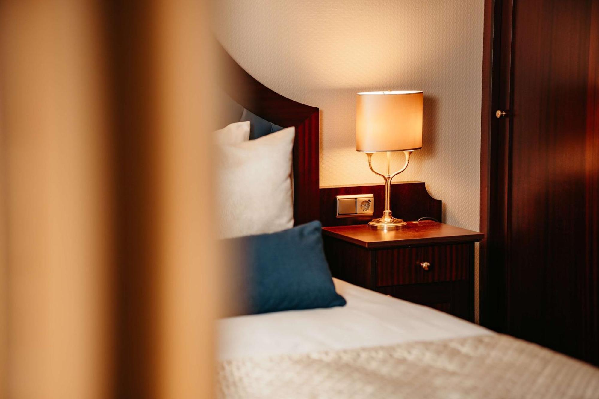 Grand Hotel Karel V Ουτρέχτη Εξωτερικό φωτογραφία A room at the hotel